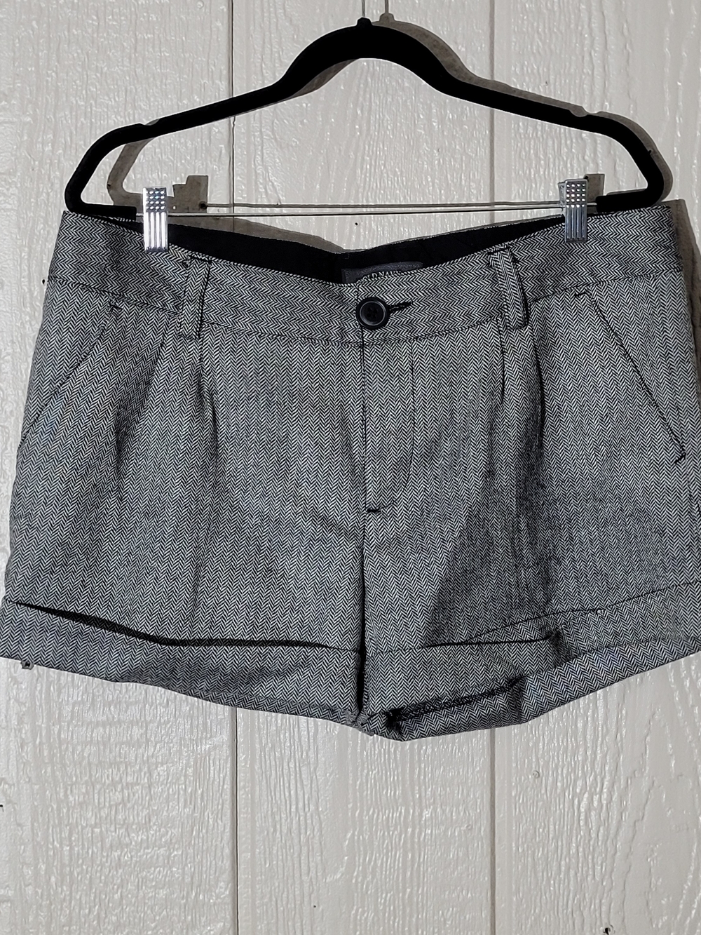 Old Navy Gray Herringbone Pleated Cuffed Shorts